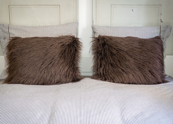 Decorative faux fur pillow LUMA